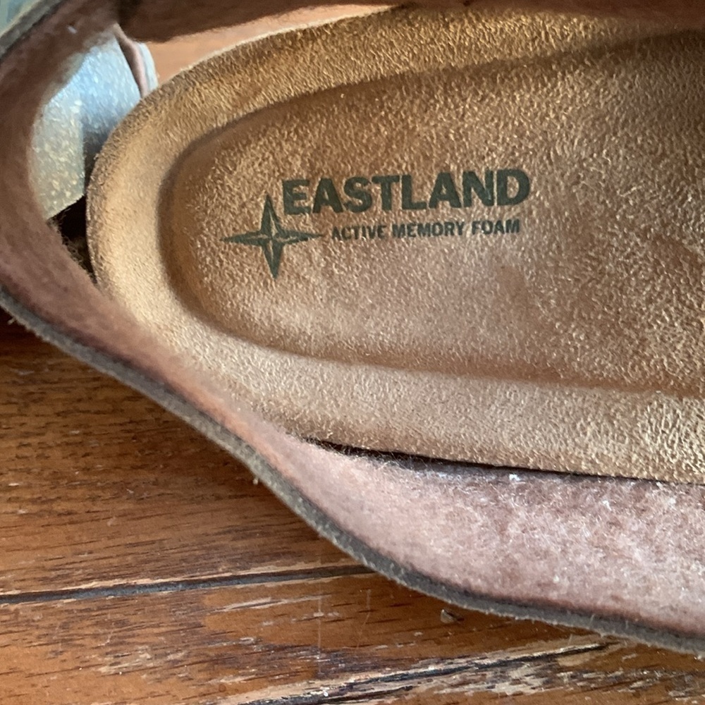 Eastland Charlestown Women’s Sandal Tan Double Strap Suede Buckle Close Size 11 - Picture 6 of 11